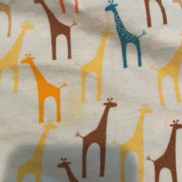 Changing table sheets - Picture 2 of 3